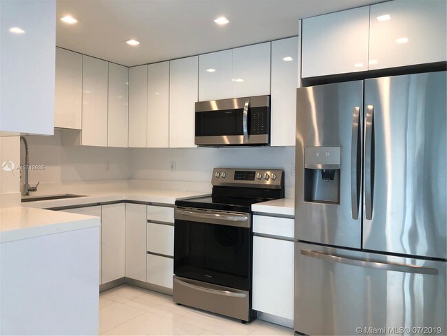 Foto del edificio - 3755 NE 167th St