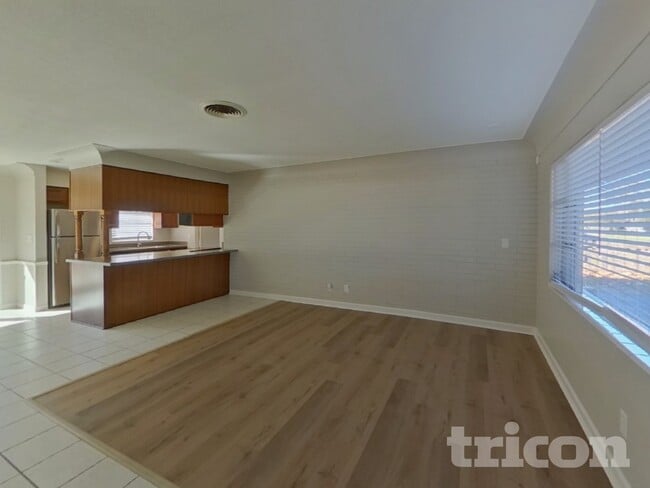 Building Photo - 5590 26th Ave N