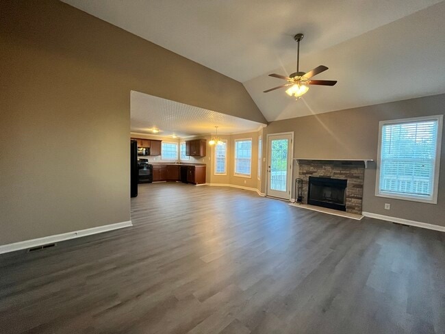 Foto del edificio - 1353 Francesca Drive