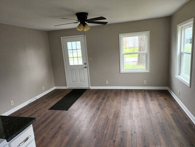 Foto del edificio - Maryville 37804 -3 bedroom, 2 bath - call Tom Parry 865-607-3649