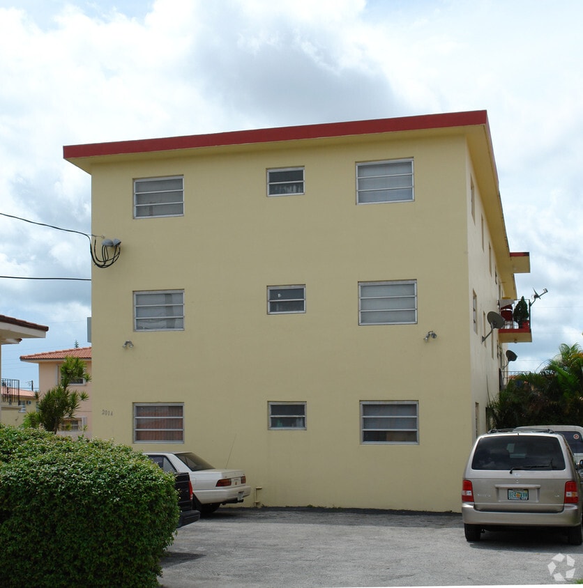 Building Photo - 2014 SW 3rd St