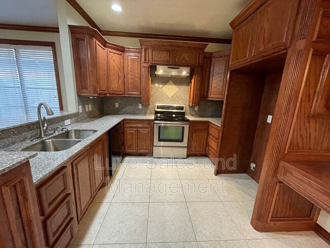 Photo - 809 SW 37th St House