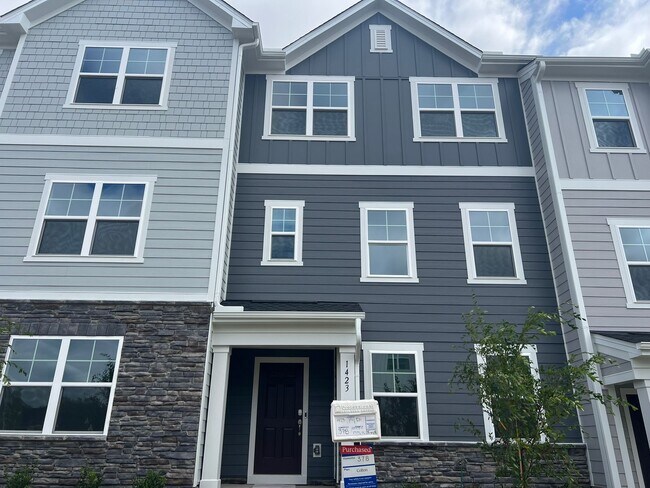 Building Photo - 1423 Jay Rd
