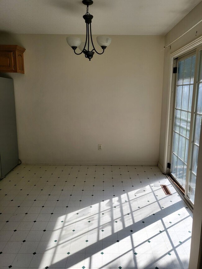 Building Photo - Briarbrook Duplex