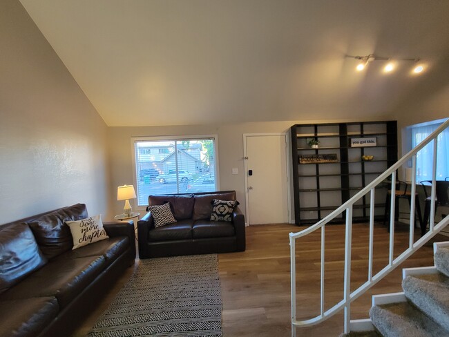 Building Photo - 2243 Oppio St