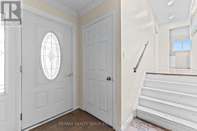 Building Photo - 13 Linkdale Rd