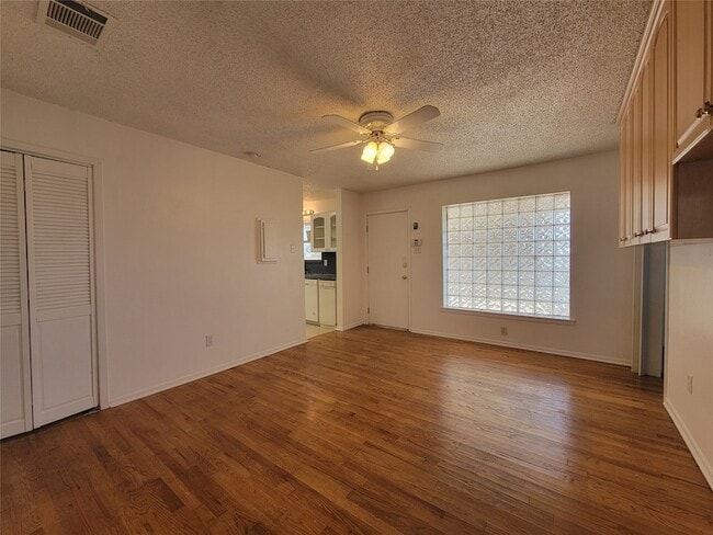 Foto del edificio - 3820 Modlin St