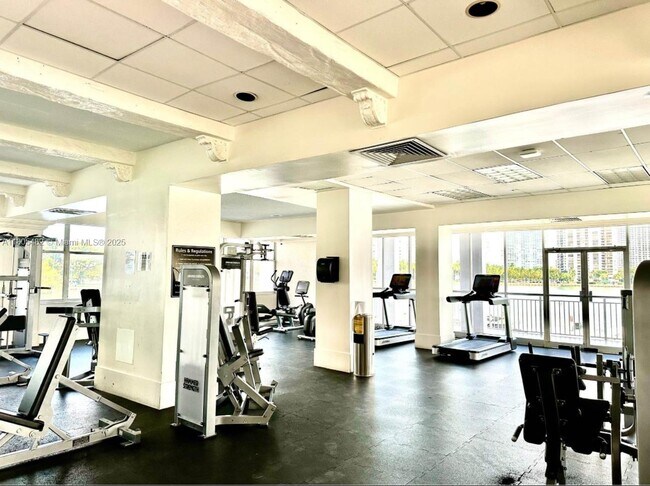 Foto del edificio - 18041 Biscayne Blvd