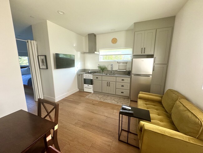 kitchen/Dining room - 648 E Fairview Blvd