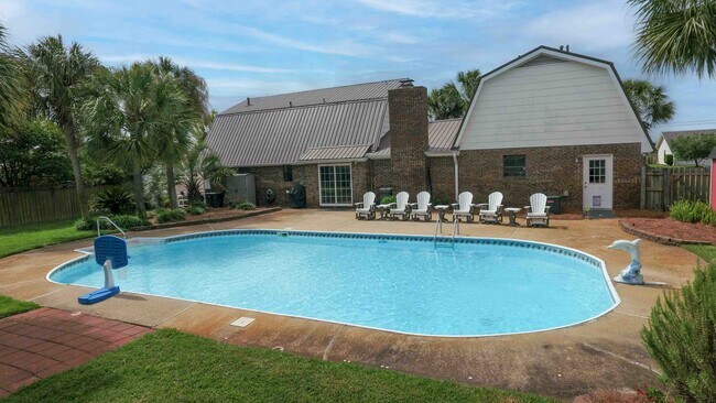 Building Photo - 768 S Longwood Cir