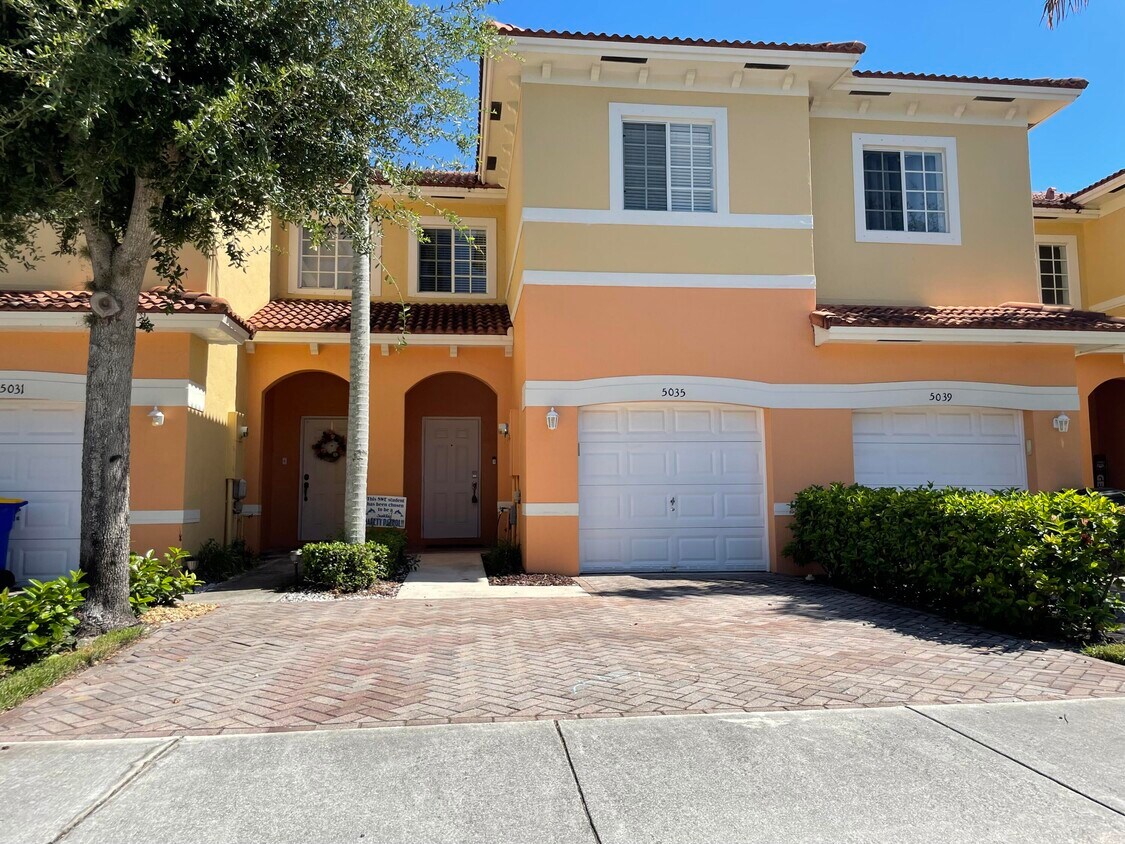 5035 SE Mariner Garden Cir, Stuart, FL 34997 Townhome Rentals in