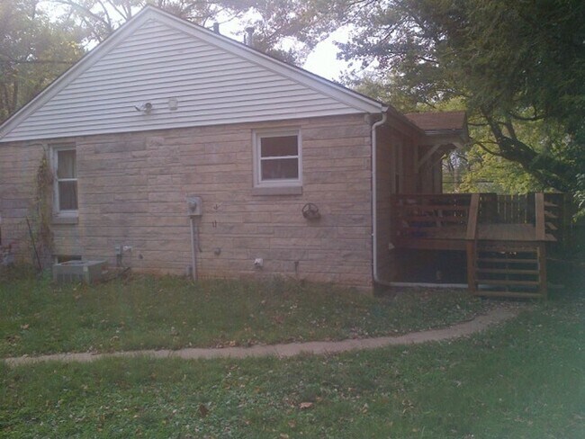 Foto del edificio - 1412 N Kinser Pike