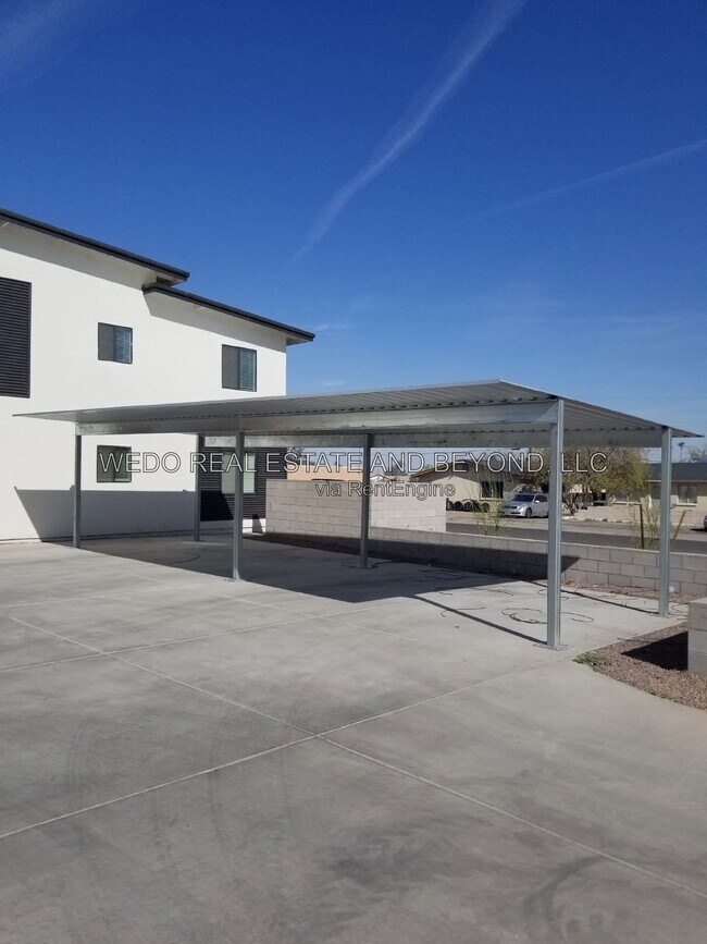 Building Photo - 813 E Siesta Dr