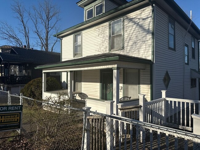 Building Photo - 3 Bedroom House with Fenced Yard
