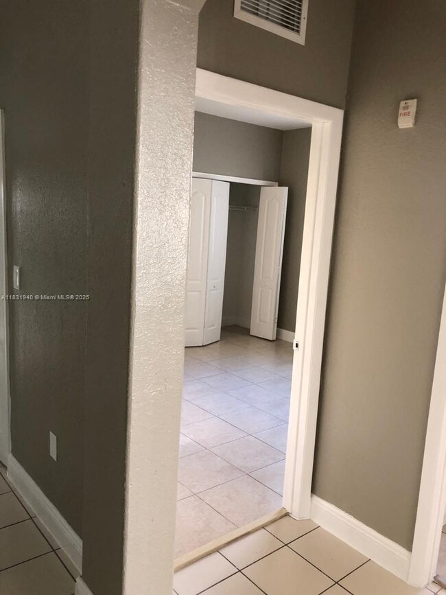 Foto del edificio - 1663 SE 29th St