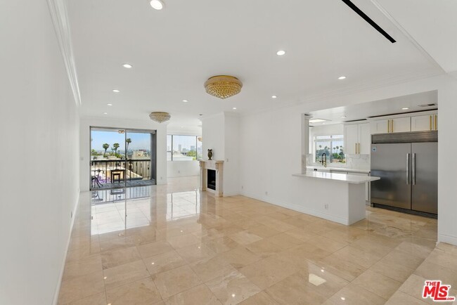 Building Photo - 321 N Oakhurst Dr