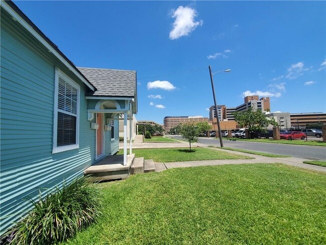 Building Photo - 1729 3rd St