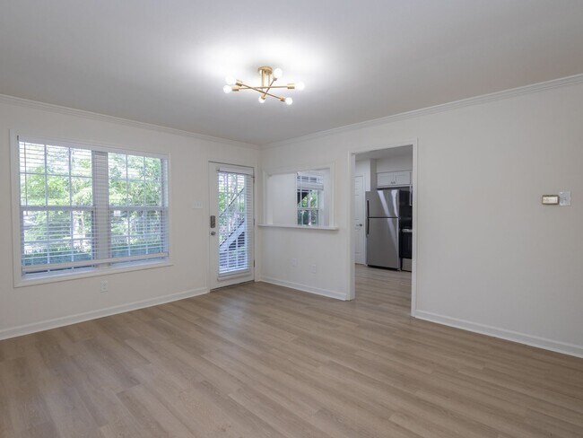 Building Photo - RENOVATED - 2BR/1BA FOR RENT