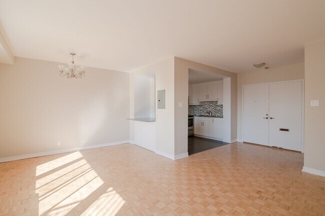 Building Photo - 4555 Av. Bonavista