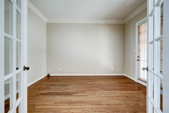 Building Photo - 11802 Legend Manor Dr