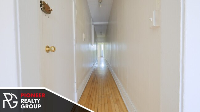 Building Photo - 430 W Belden Ave