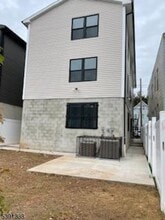 Building Photo - 595 597s18th
