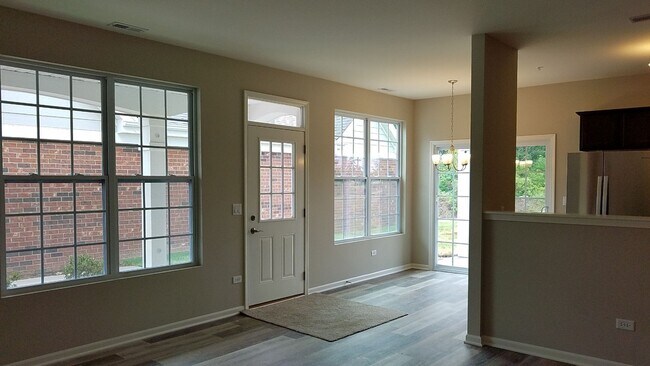 Foto del edificio - Emery Oak-2Br/2Ba Rental Home-First Floor