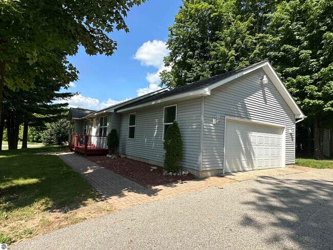 Building Photo - 137 N Wood Meadows Dr