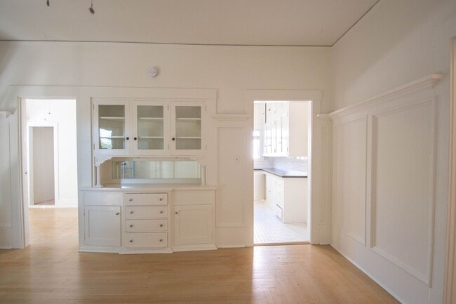 Building Photo - 314 W Mission St