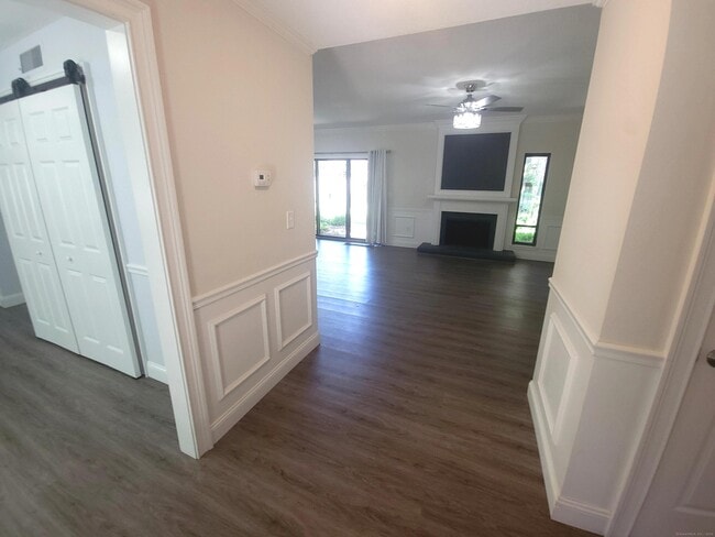 Building Photo - 41 Crocus Ln