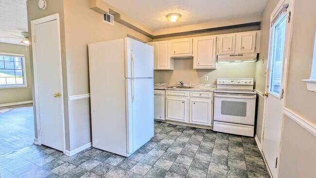 Building Photo - Awesome location! 2/1 Condo near Riverside in Gainesville