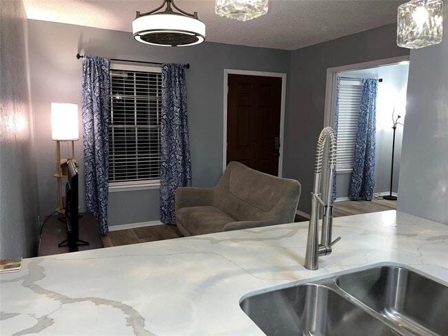 Foto del edificio - 7801 Shoal Creek Blvd