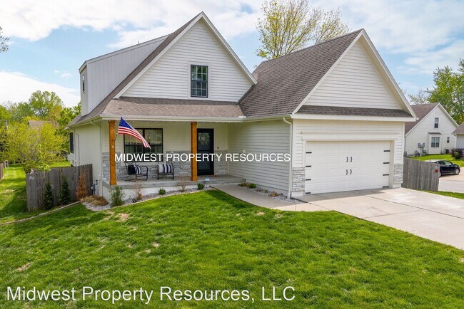 Foto del edificio - 3 br, 2.5 bath House - 7 SE 7th St