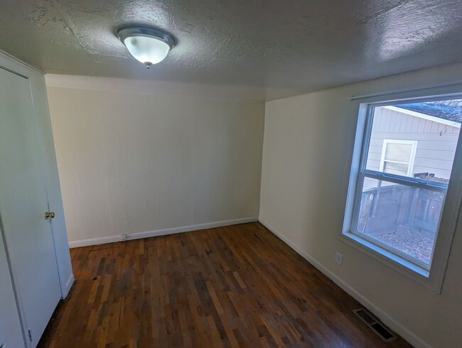 Foto del edificio - Two Bedroom House in Central Missoula with...