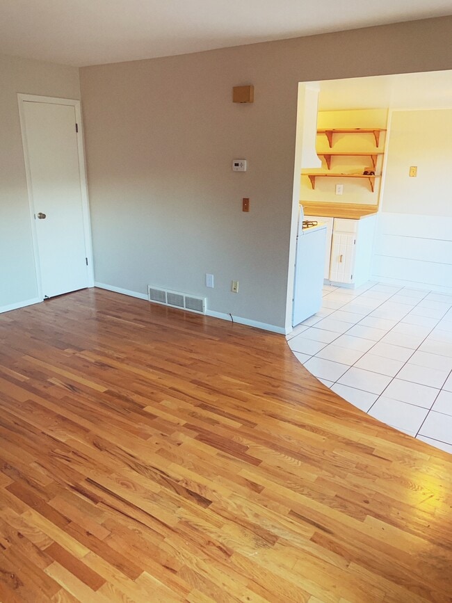 Entrada a la sala de estar - 7977 Chase Cir #46