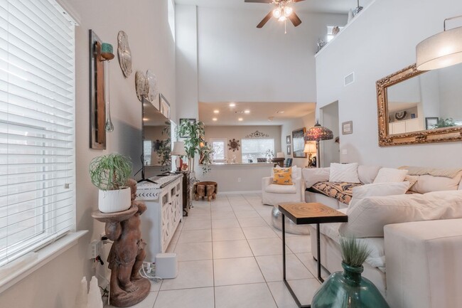 Building Photo - 1124 La Conterra Blvd