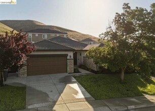 Building Photo - 3042 Barranca Dr