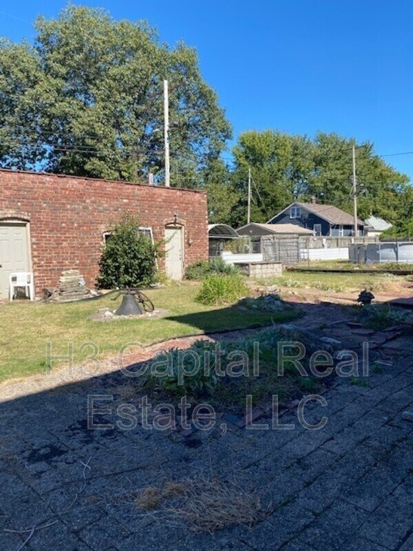 901 Niedringhaus Ave Unit C, Granite City, IL 62040 Condo for Rent in