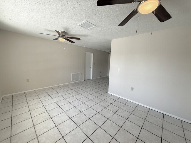 Foto del edificio - "Charming 2-Bedroom, 2-Bath Oasis with 1400 Sq Ft of Comfort in Port Richey!"