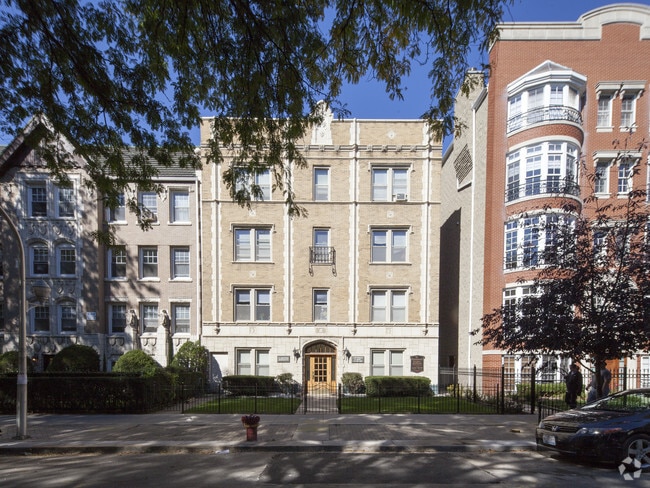 Building Photo - 640 W Wrightwood Ave