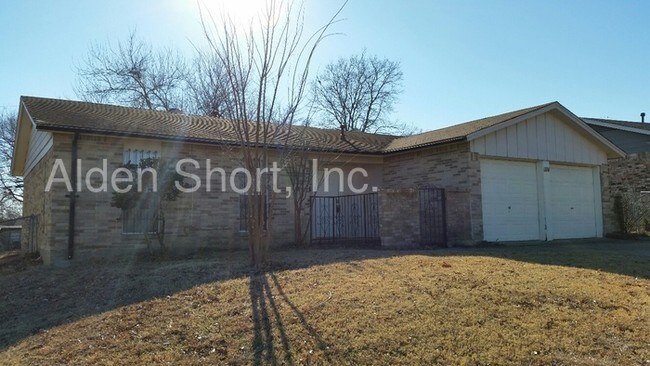 Building Photo - 1114 High Meadow Dr