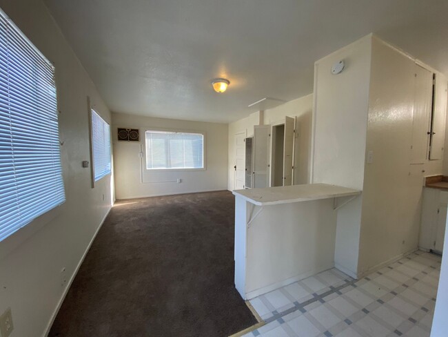 Foto del edificio - 725 1/2 Kern St Apt B -- West Valley Real ...