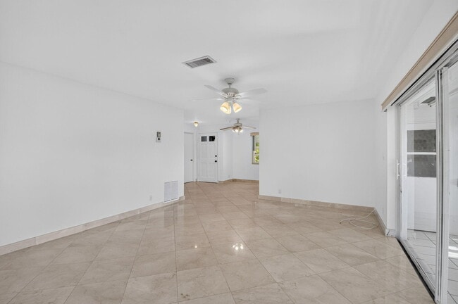 Building Photo - 300 NW 42nd St