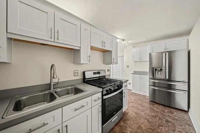 Foto del edificio - 5975 N Odell Ave