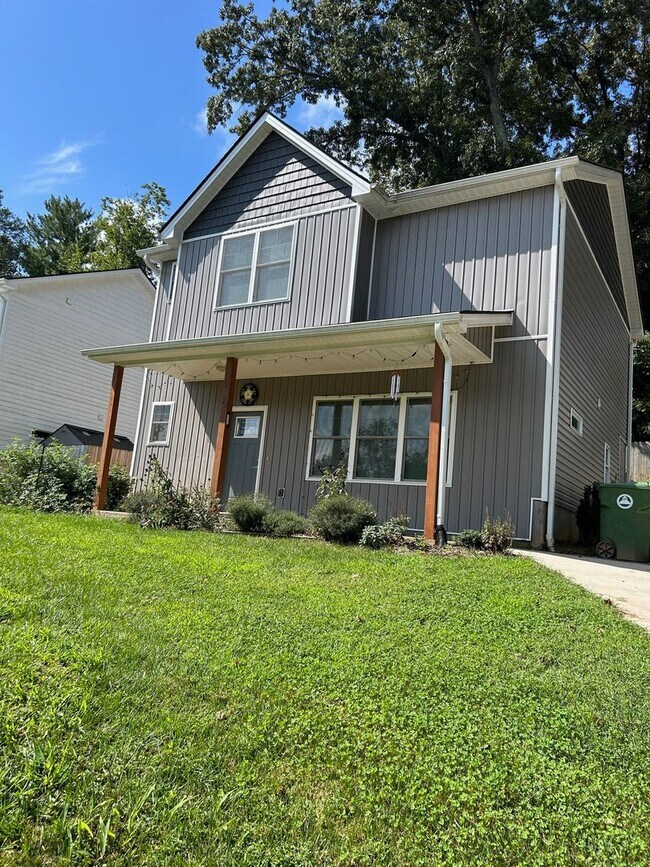 Foto del edificio - West AVL - 3/2 Contemporary Build Ready Now!