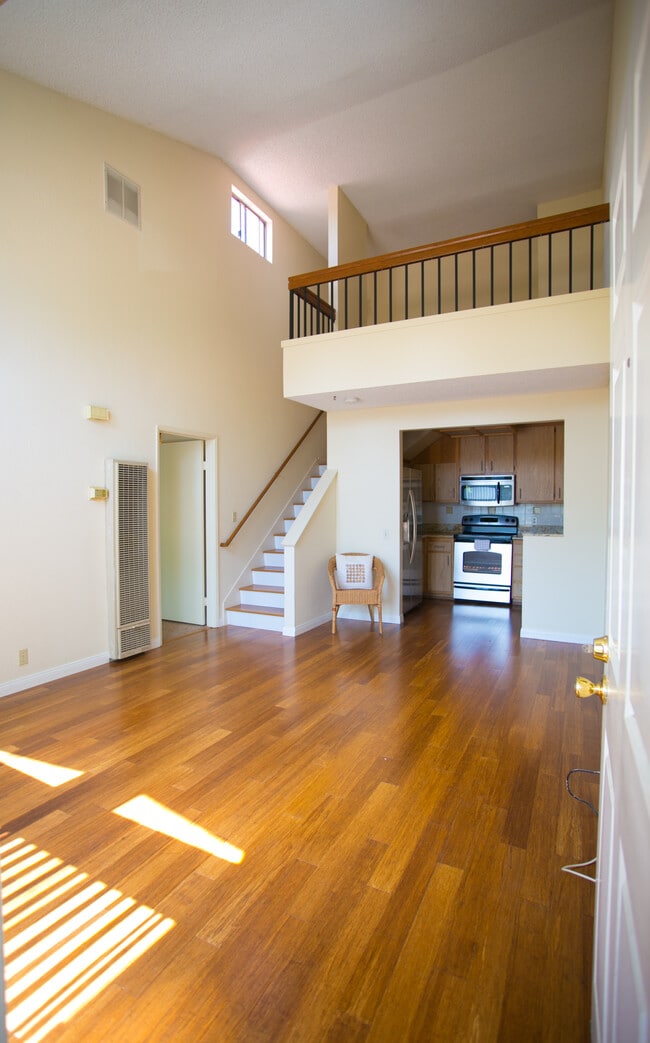 Building Photo - 4060 Rosenda Ct