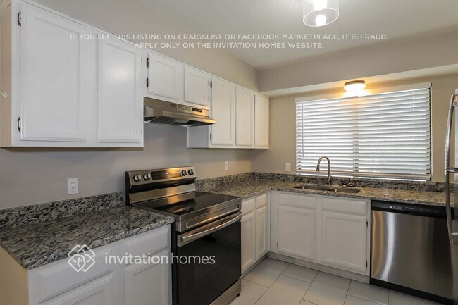 Foto del edificio - 2430 Bentley Dr