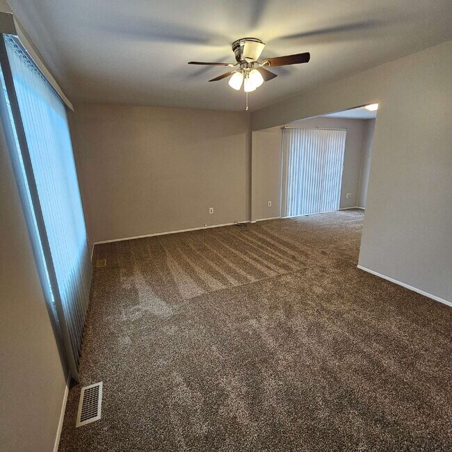 Foto del edificio - Updated 2 Bed Ranch Condo w/ Garage in Chesterfield, Prime Location