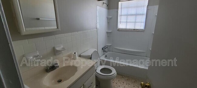 Foto del edificio - 3009 Mid Dale Ln