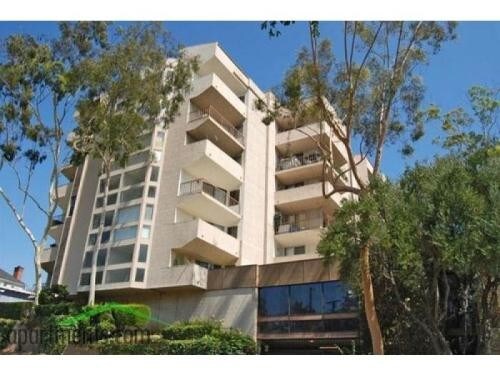 Building Photo - Renovated Penthouse 1 bed plus den